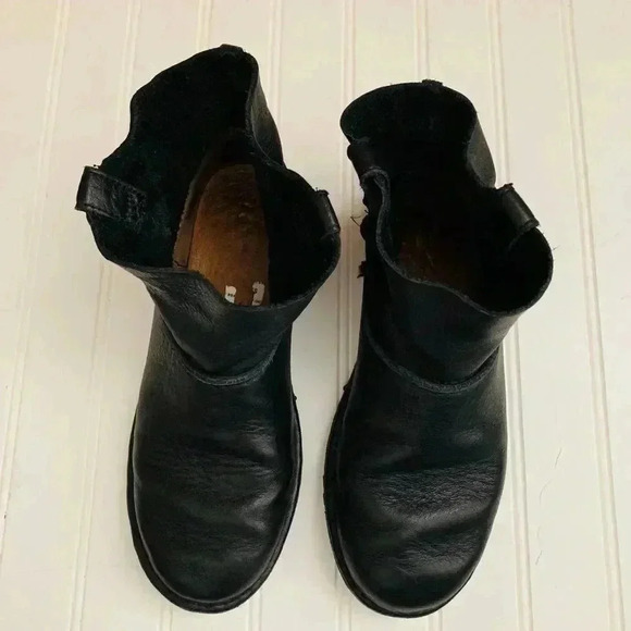 Ugg classic unlined mini leather winter boot - Picture 6 of 6